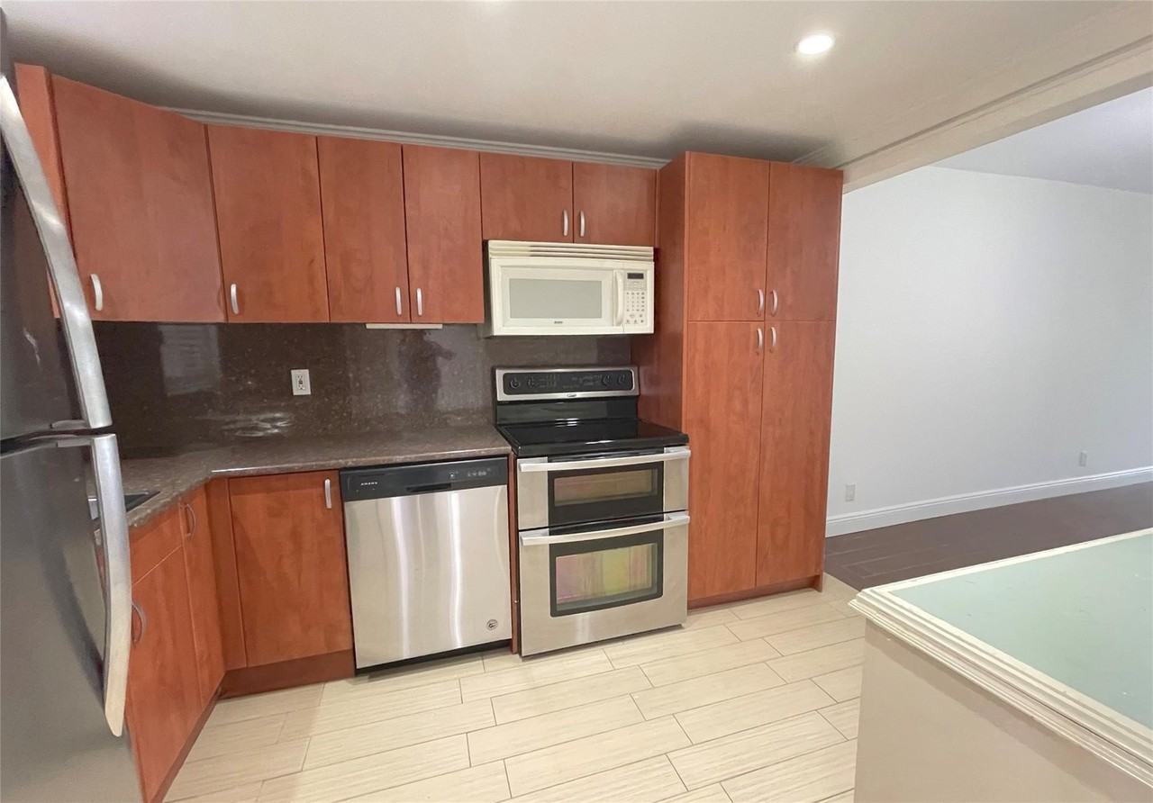 9411 Evergreen Pl #302 - Photo 5 of 19