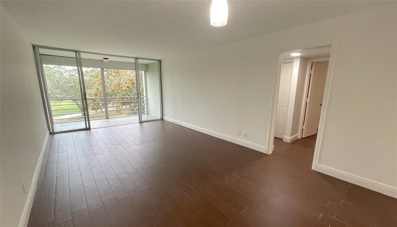 9411 Evergreen Pl #302 - Photo 6 of 19