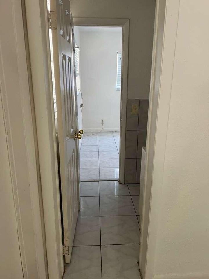 700 Nw 3rd Ave #1-8 - Photo 6 of 8