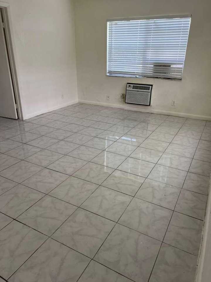 700 Nw 3rd Ave #1-8 - Photo 7 of 8