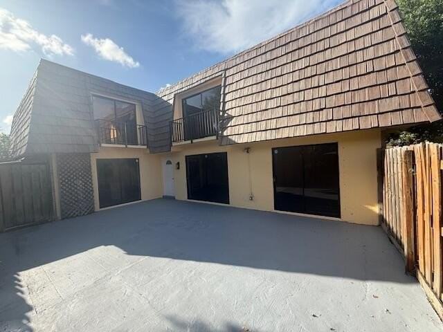 724 Springdale Cir - Photo 2 of 10