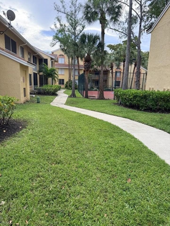 998 Coral Club Dr #998 - Photo 2 of 17