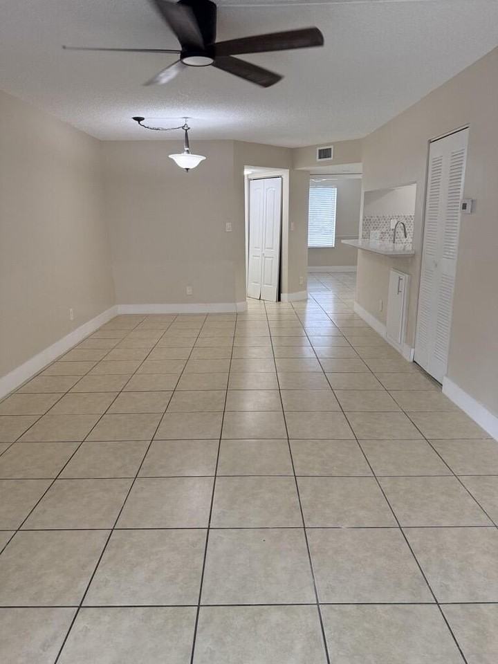 998 Coral Club Dr #998 - Photo 4 of 17