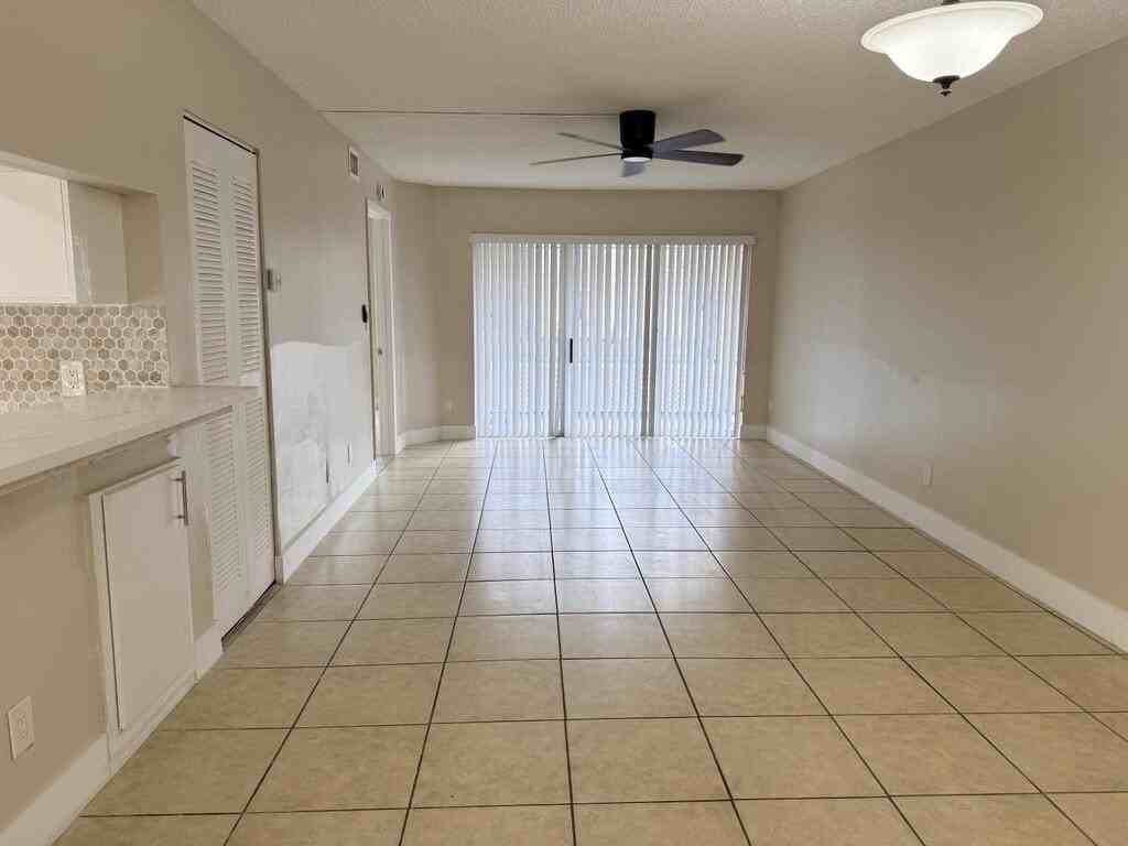 998 Coral Club Dr #998 - Photo 5 of 17