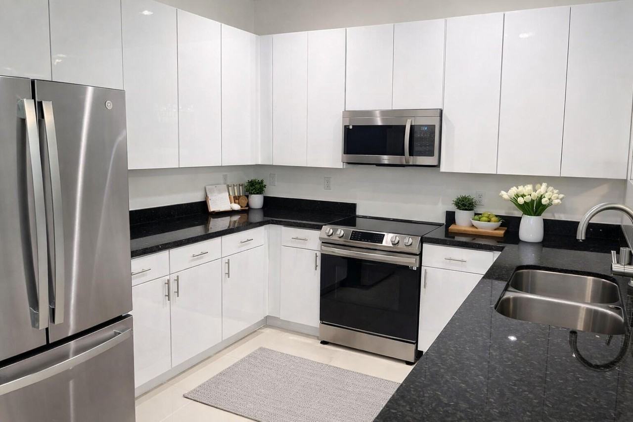 19105 Ne 8th Ct - Photo 2 of 15