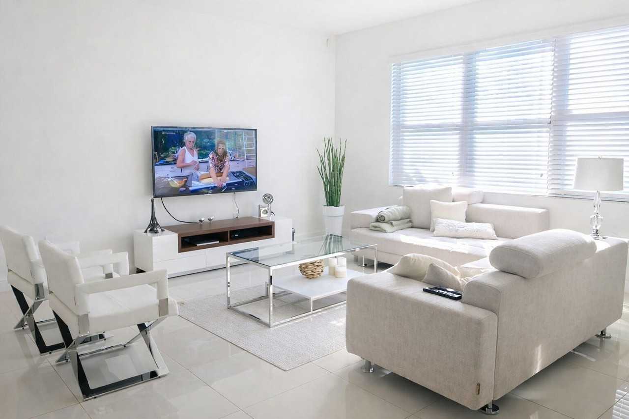 19105 Ne 8th Ct - Photo 3 of 15