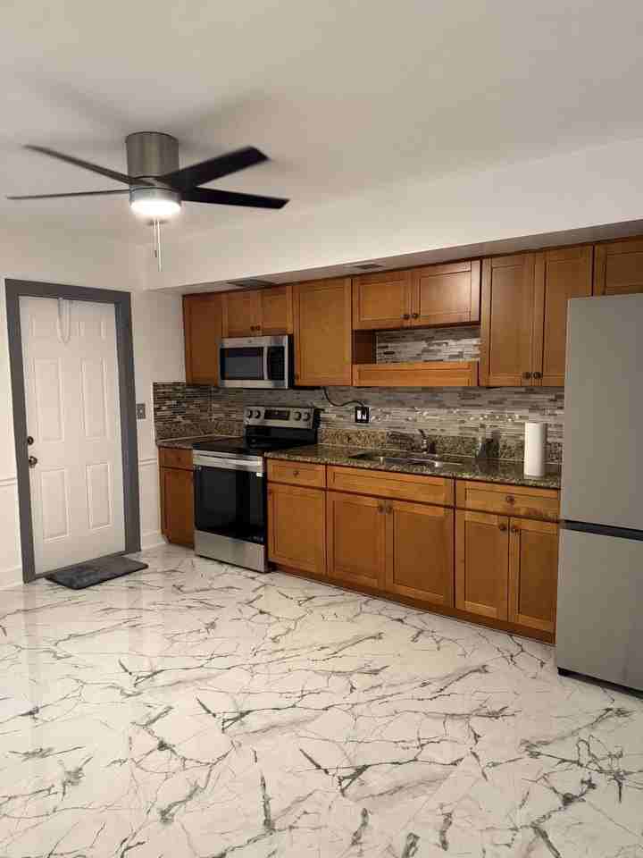 415 Sw 8th St - Photo 2 of 10