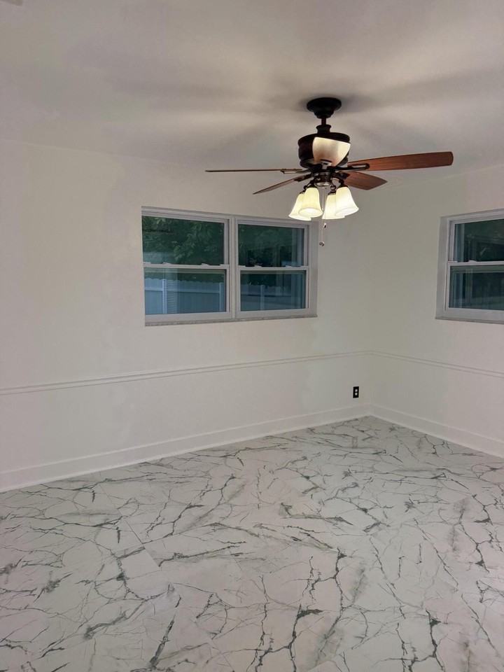 415 Sw 8th St - Photo 4 of 10