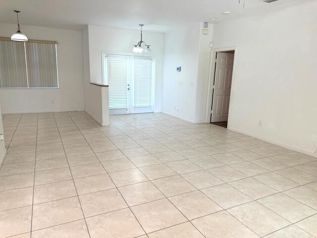 2619 Sw Ann Arbor Rd - Photo 3 of 18