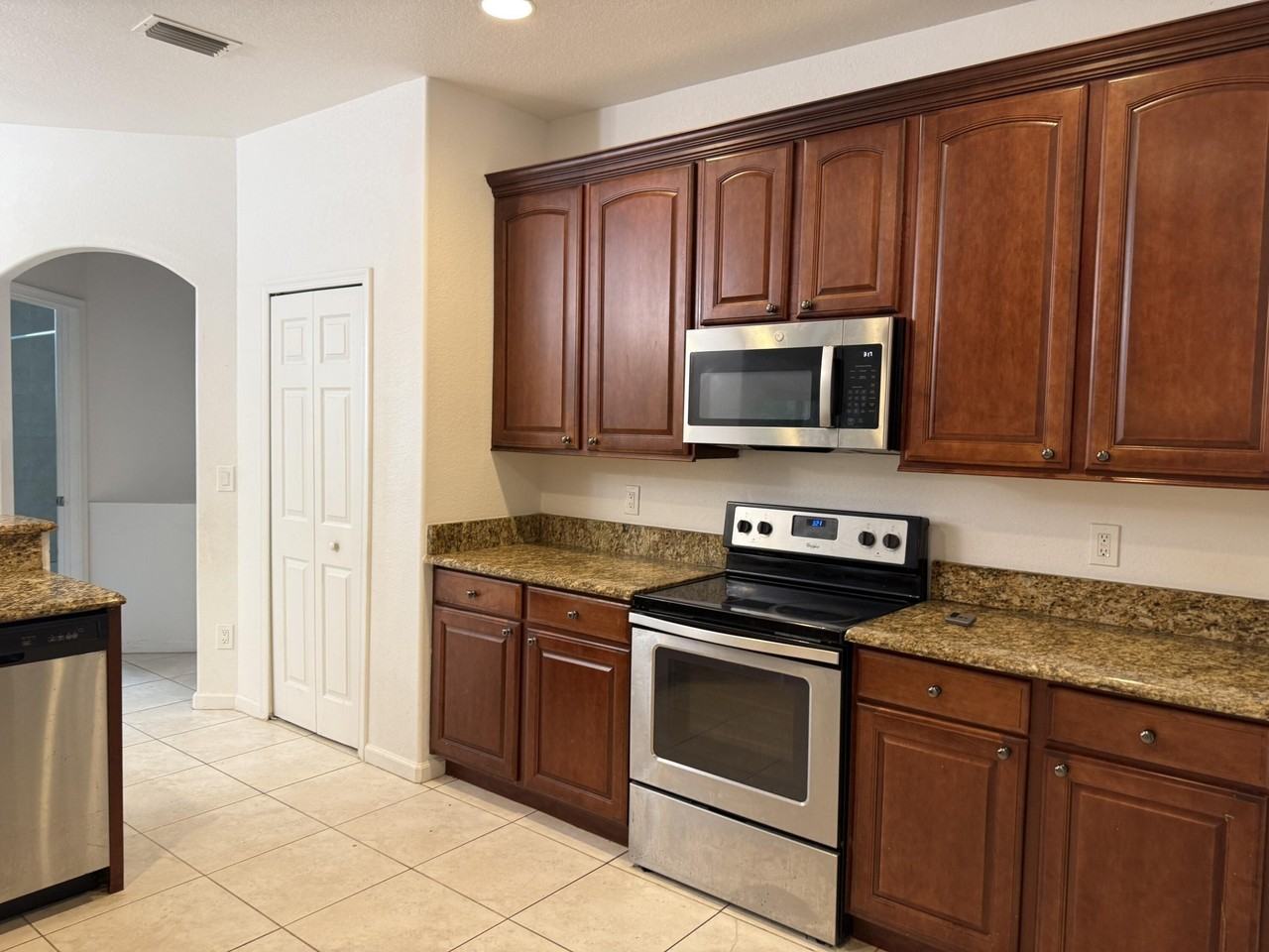 2619 Sw Ann Arbor Rd - Photo 7 of 18