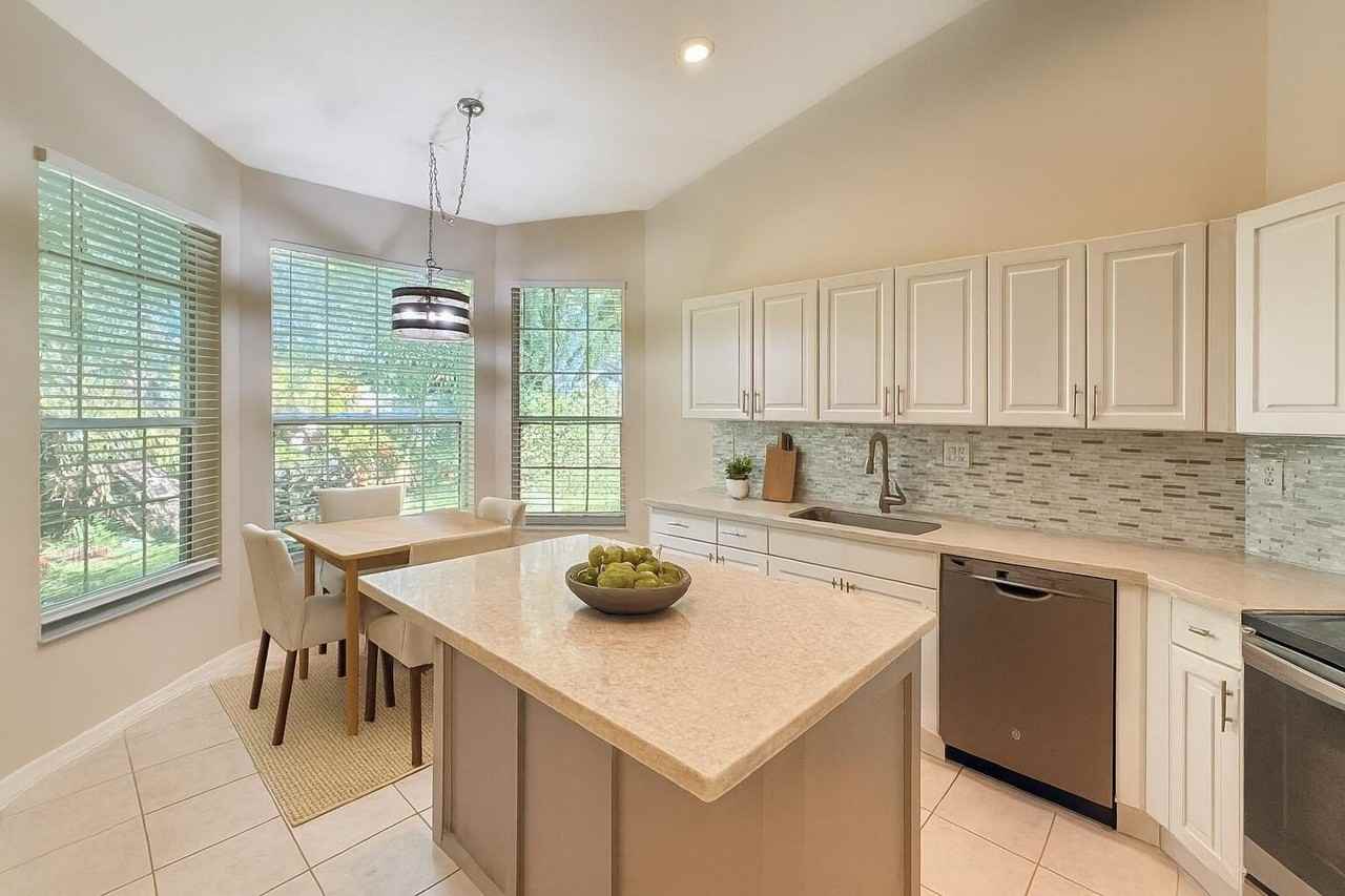 2400 E Aragon Blvd #2 - Photo 4 of 29