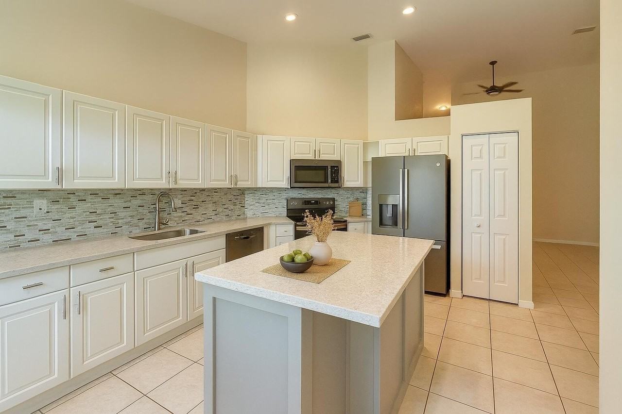 2400 E Aragon Blvd #2 - Photo 5 of 29