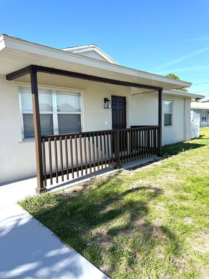 699 Nw Riverside Dr - Photo 3 of 23