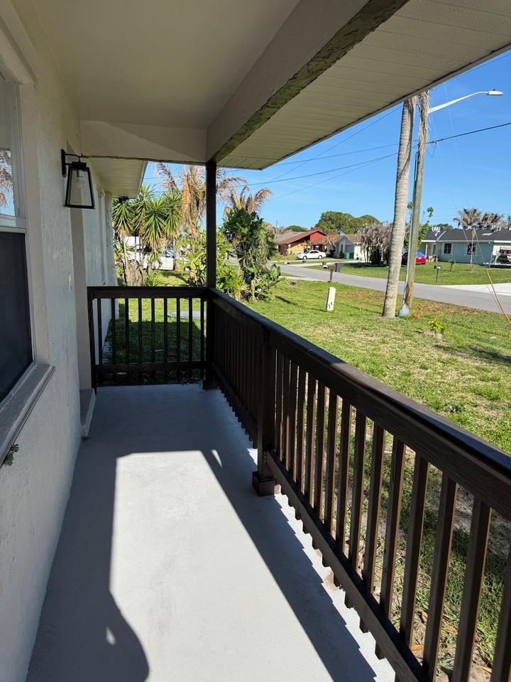 699 Nw Riverside Dr - Photo 5 of 23