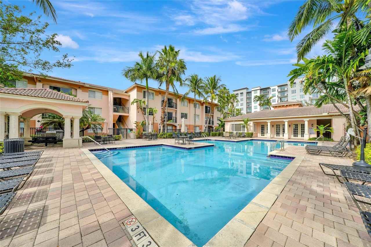 2005 Se 10th Ave #419 - Photo 2 of 50