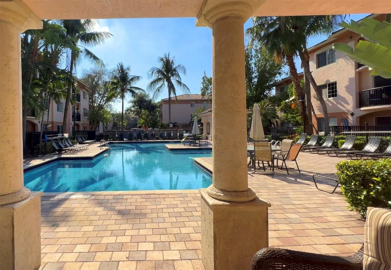 2005 Se 10th Ave #419 - Photo 3 of 50