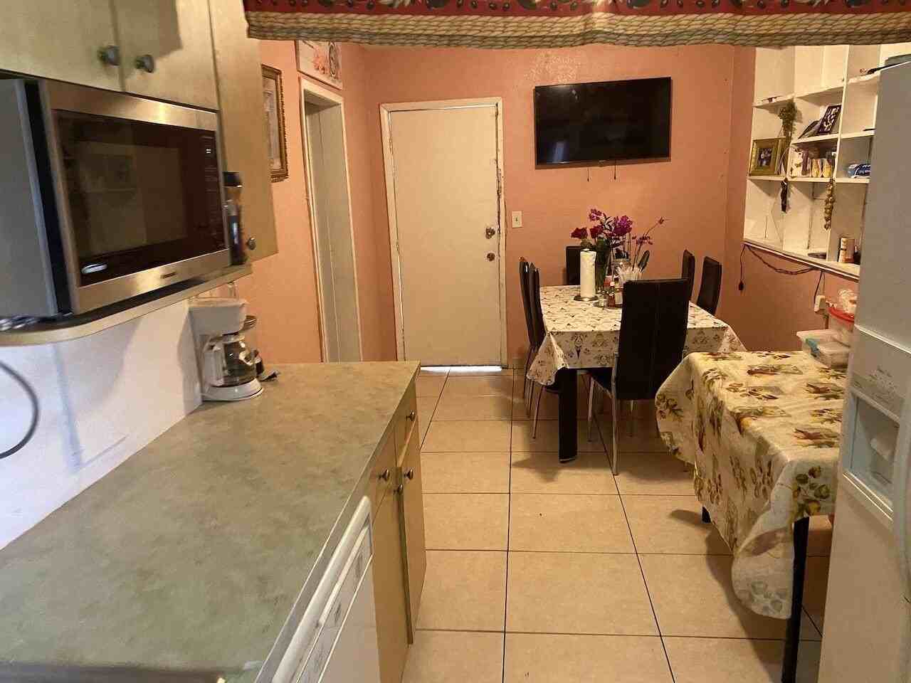 12920 Westview Dr #1 - Photo 5 of 17