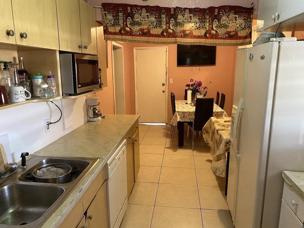 12920 Westview Dr #1 - Photo 6 of 17