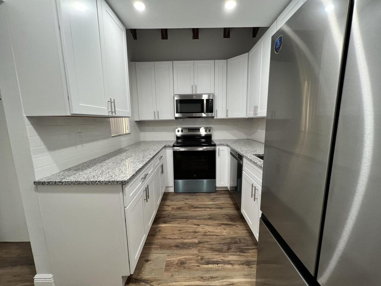 10623 Royal Palm Blvd - Photo 5 of 17