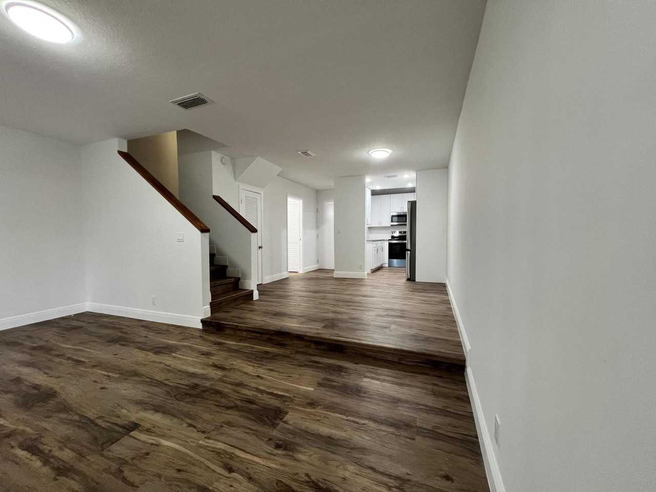 10623 Royal Palm Blvd - Photo 6 of 17