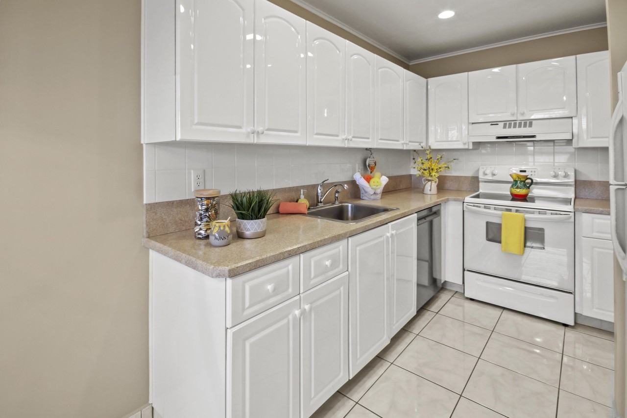 1421 Nw 20th Ave #204 - Photo 3 of 22
