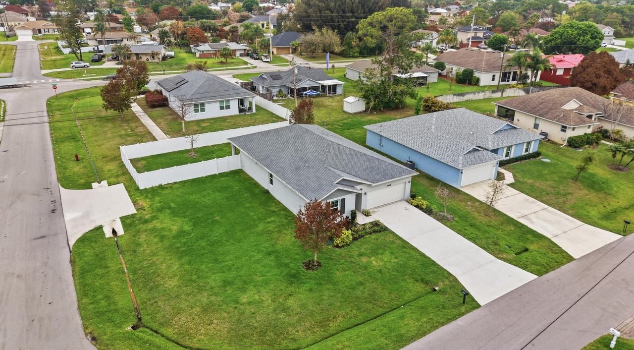 2866 Sw Rosetta St - Photo 3 of 33