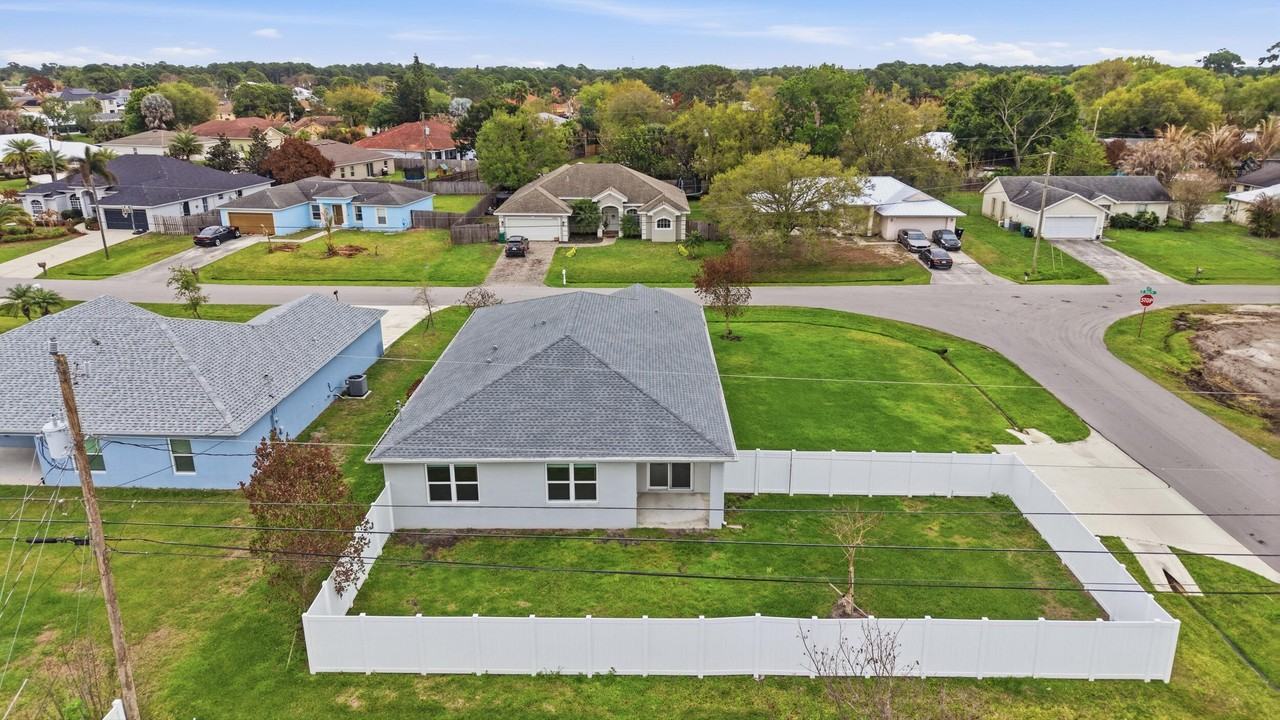 2866 Sw Rosetta St - Photo 4 of 33