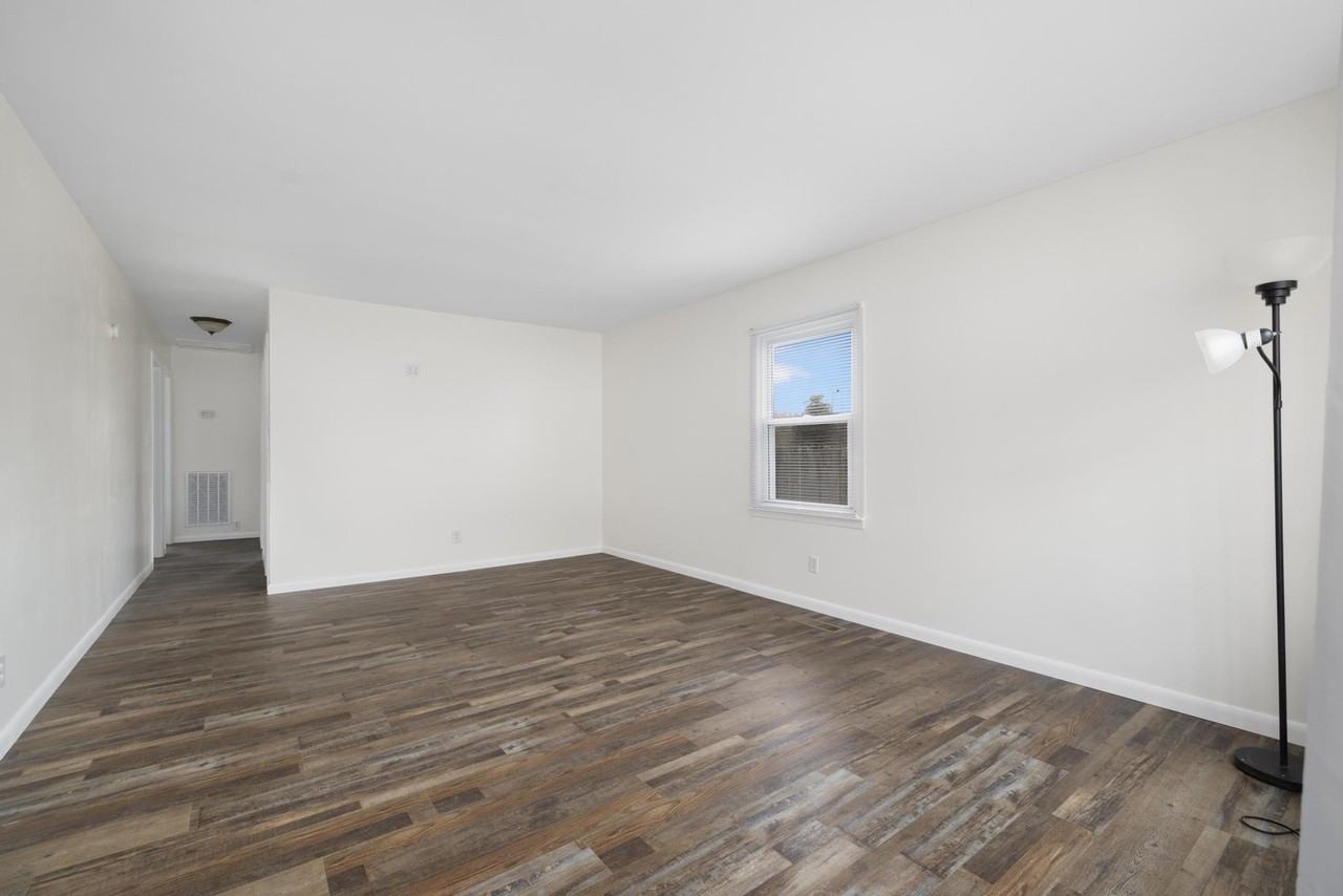 1002A Circle Dr #1 - Photo 2 of 10