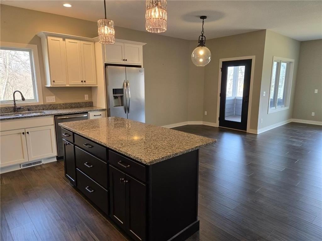 625 3rd St N - Photo 4 of 16