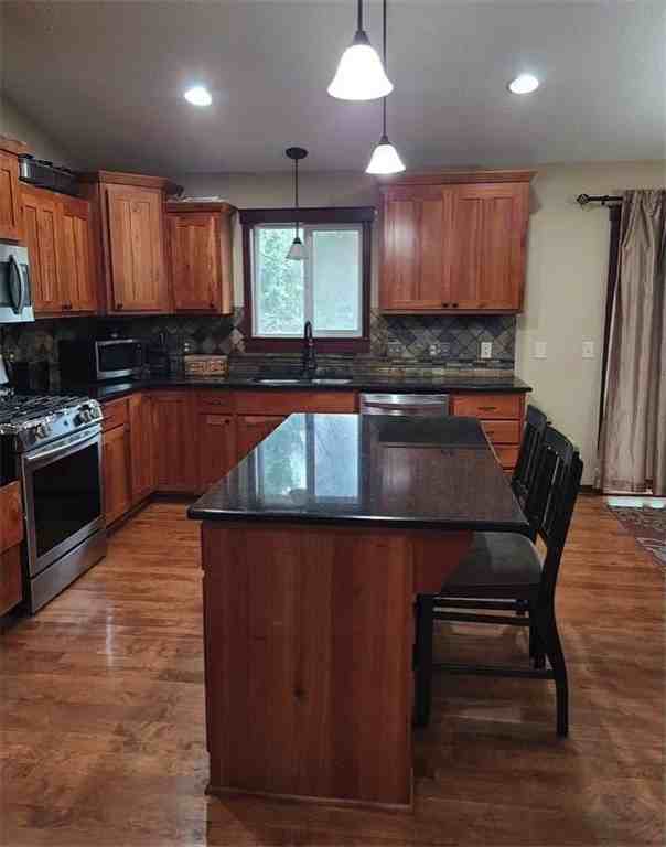 1539 Hydram Ave N - Photo 7 of 14