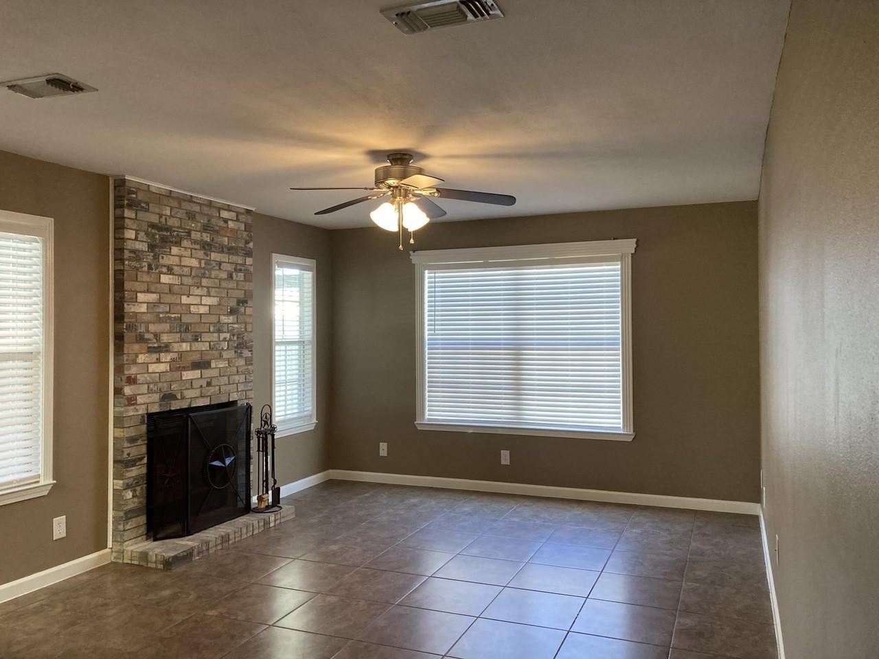 1209 Toby Ln - Photo 4 of 15