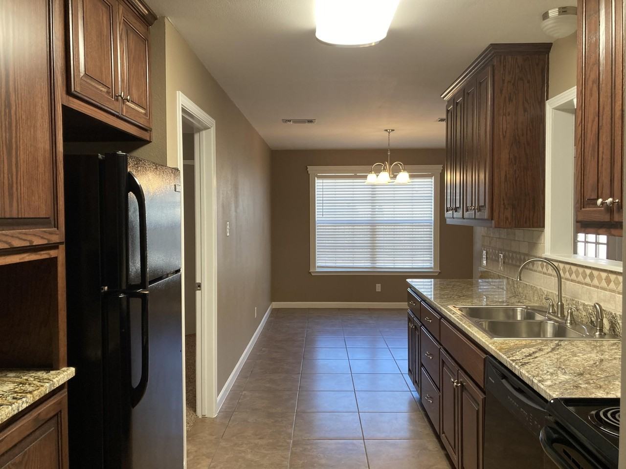 1209 Toby Ln - Photo 6 of 15