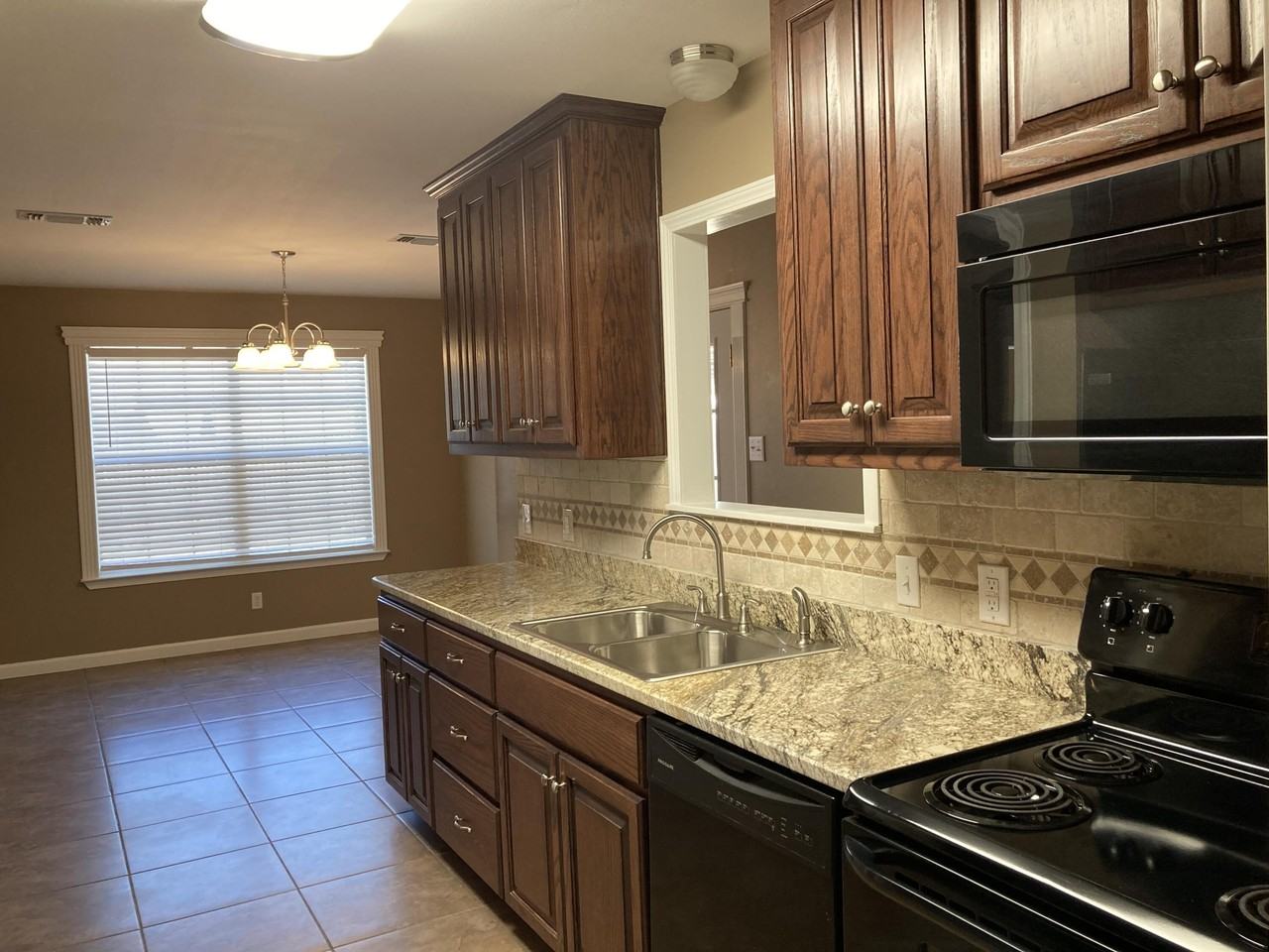 1209 Toby Ln - Photo 7 of 15