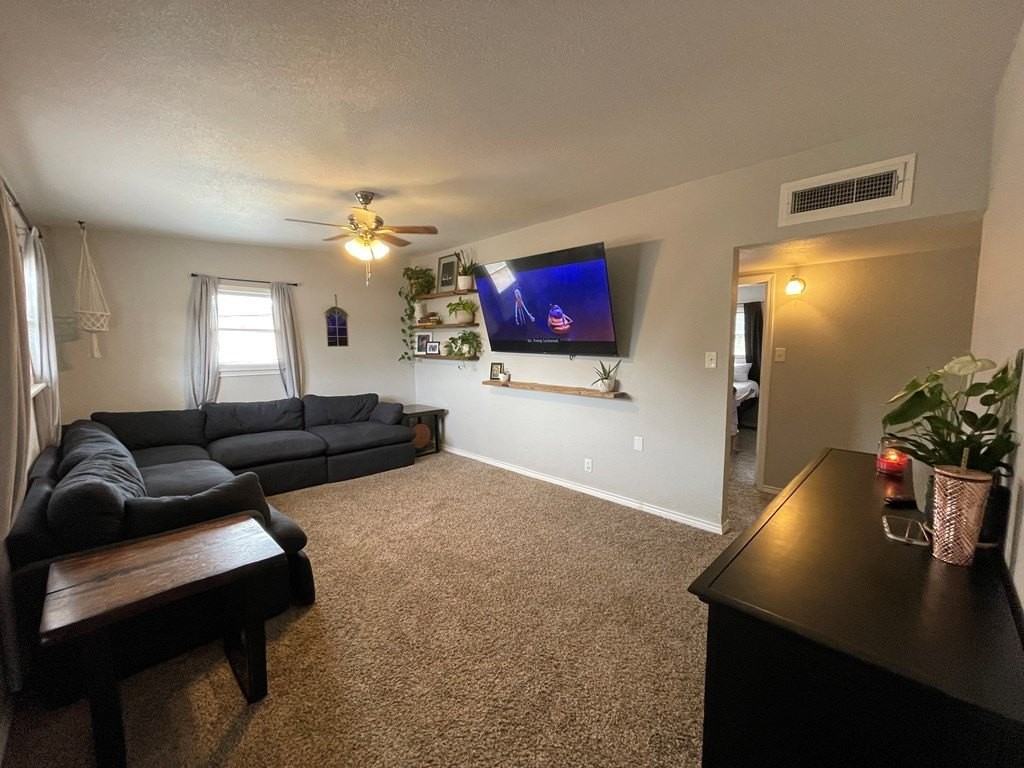 1927 Chapman St - Photo 2 of 20