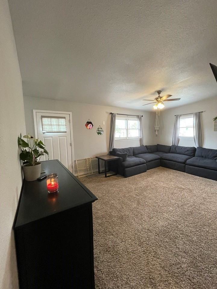 1927 Chapman St - Photo 4 of 20