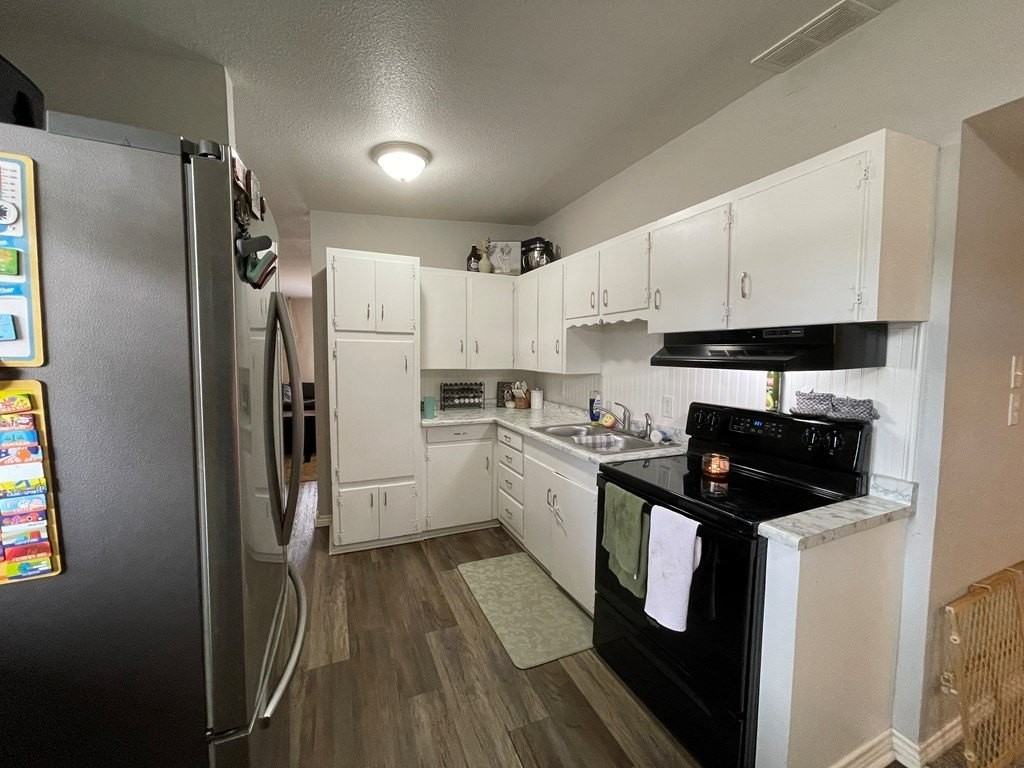 1927 Chapman St - Photo 5 of 20