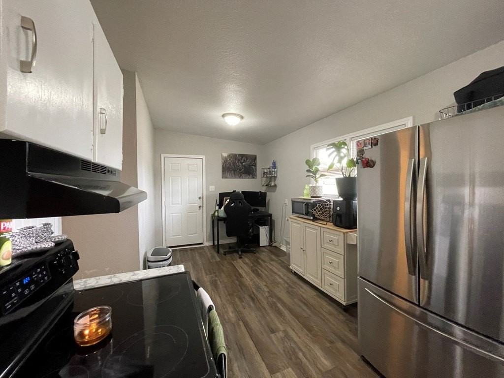 1927 Chapman St - Photo 6 of 20