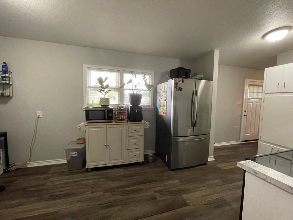 1927 Chapman St - Photo 7 of 20