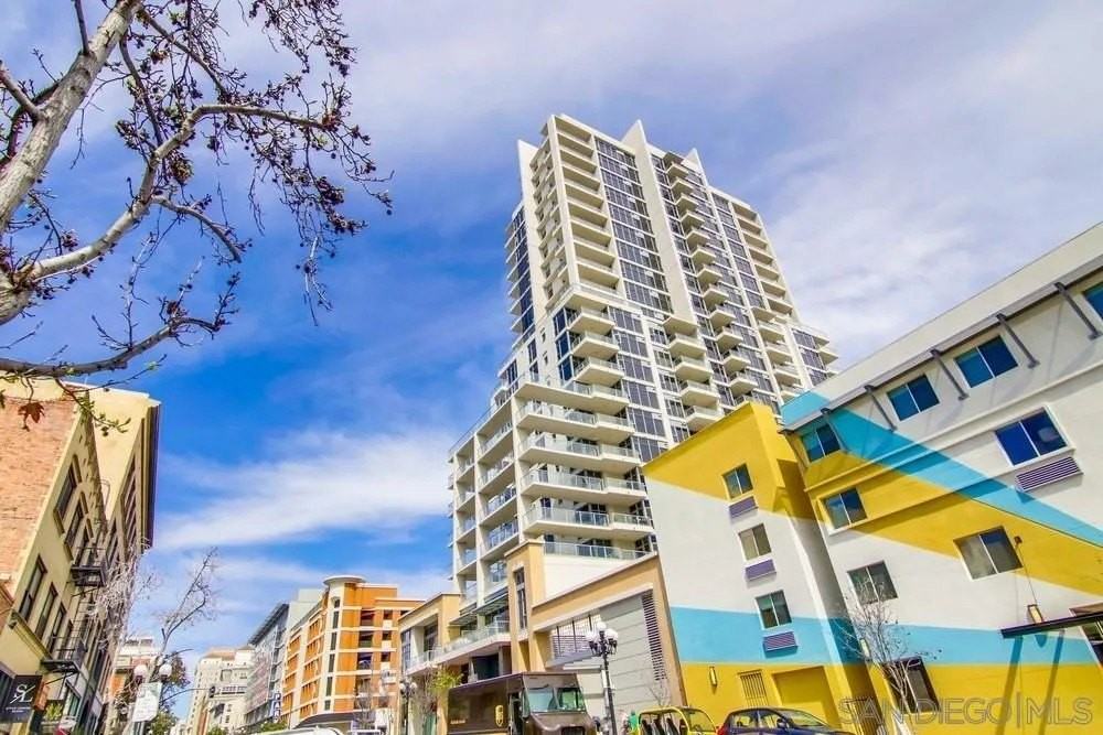 575 6th Ave #1905 - Photo 2 of 42