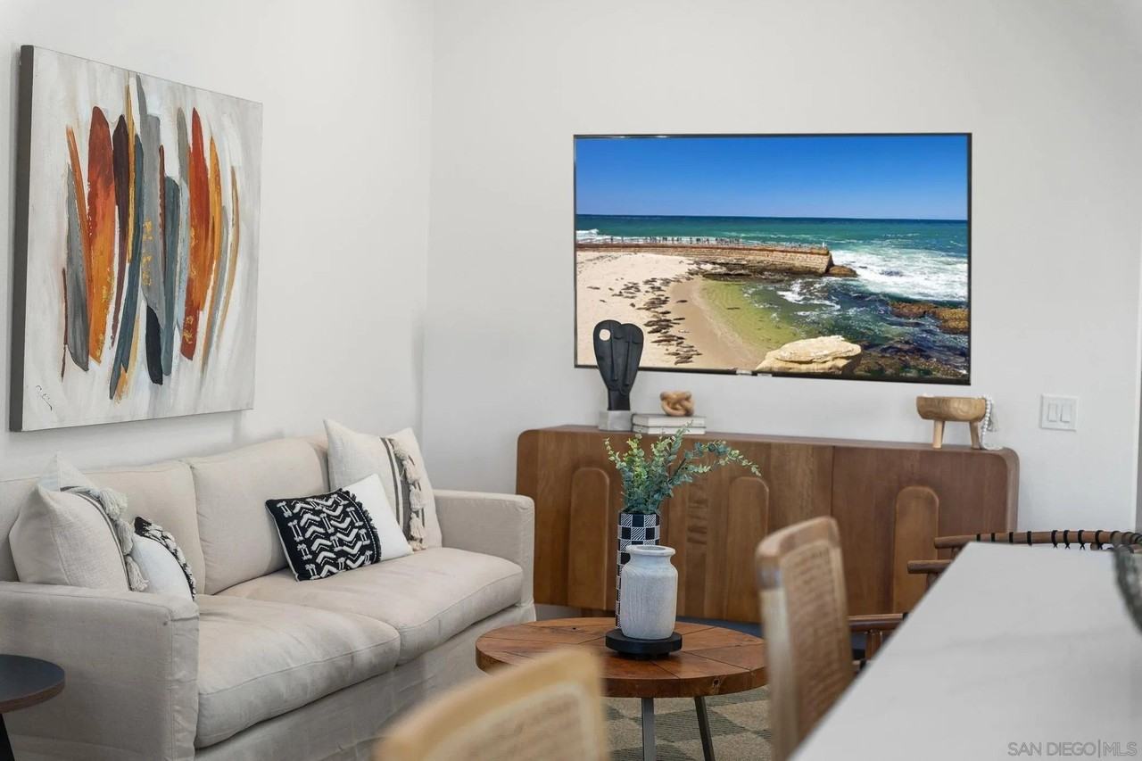 2483 Oxford Ave - Photo 3 of 32