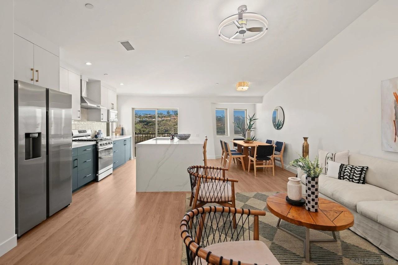 2483 Oxford Ave - Photo 7 of 32