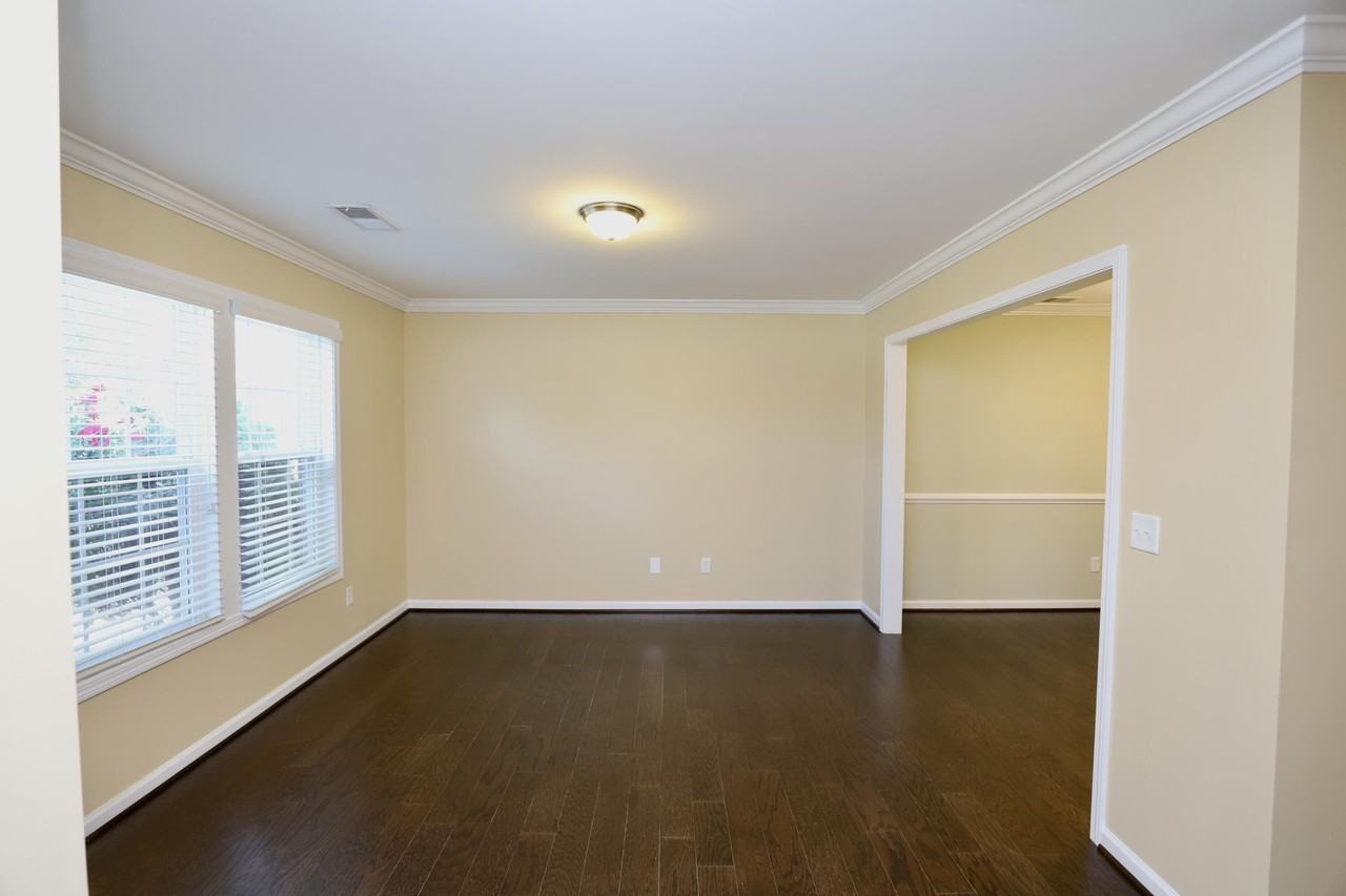 1761 Nicholas Dr - Photo 5 of 50