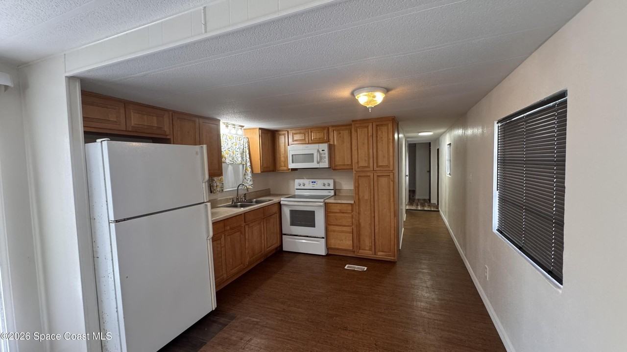 2522 Amberly Rd Ne - Photo 3 of 13