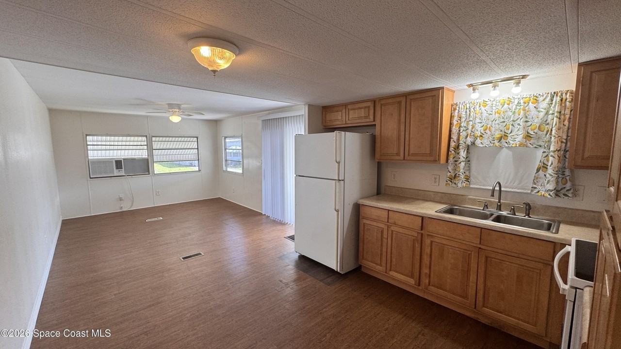 2522 Amberly Rd Ne - Photo 4 of 13