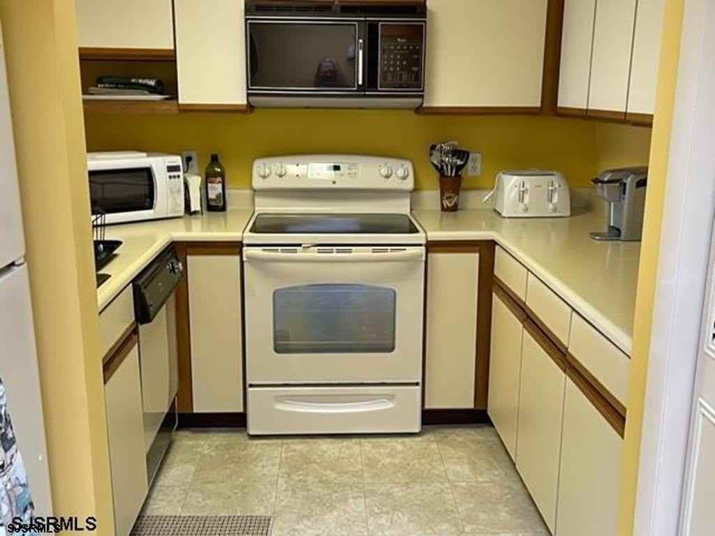 4540 W Brigantine Ave - Photo 6 of 9