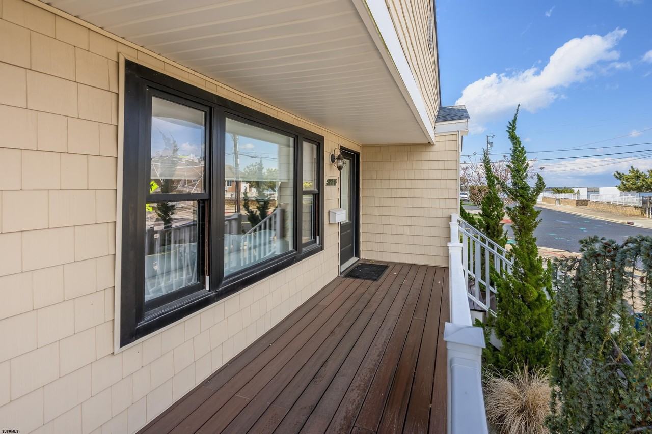 228 N 34th Ave - Photo 3 of 33