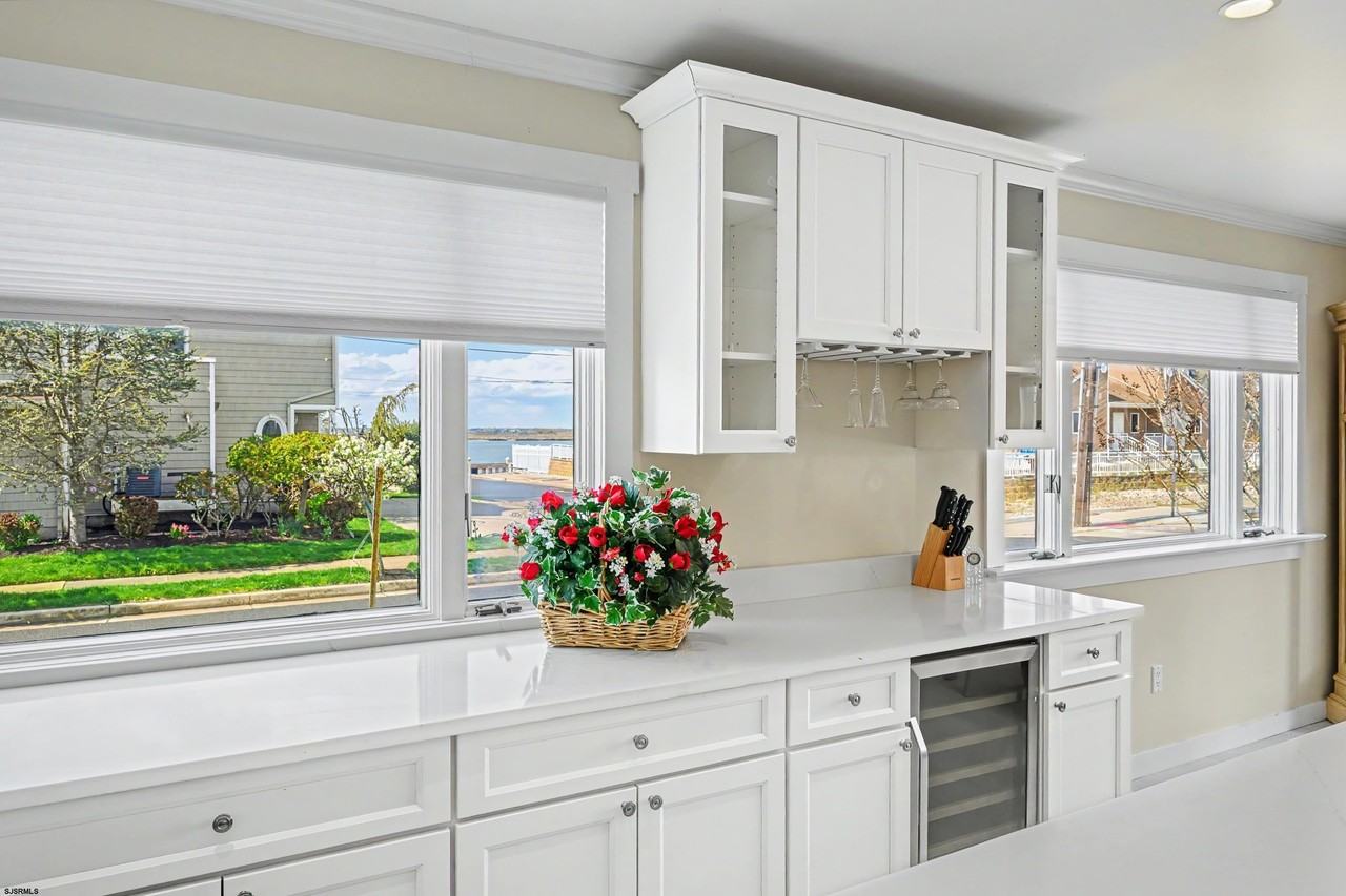 228 N 34th Ave - Photo 4 of 33