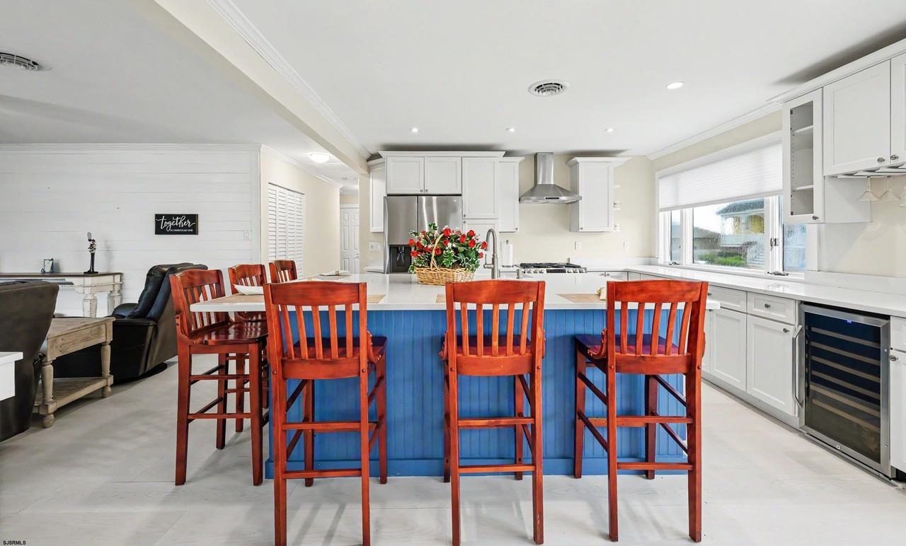 228 N 34th Ave - Photo 7 of 33