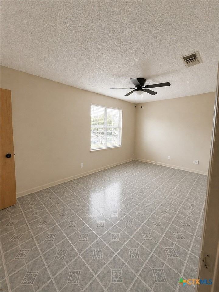 1813 Cedarhill Dr #B - Photo 5 of 11