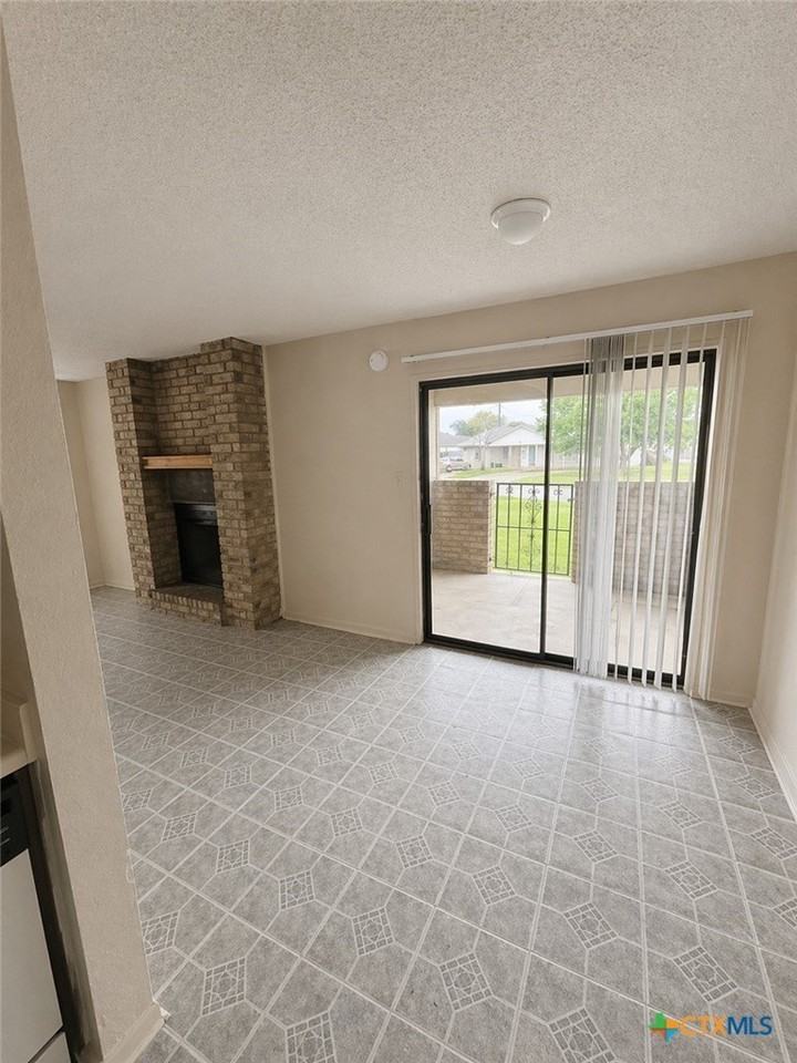 1813 Cedarhill Dr #B - Photo 6 of 11